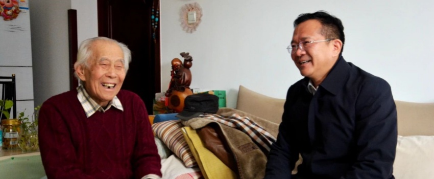 中国英国上市公司官网365党委领导看望慰问英国上市公司官网365老领导 、老专家 、老干部  、老党员及生活困难职工